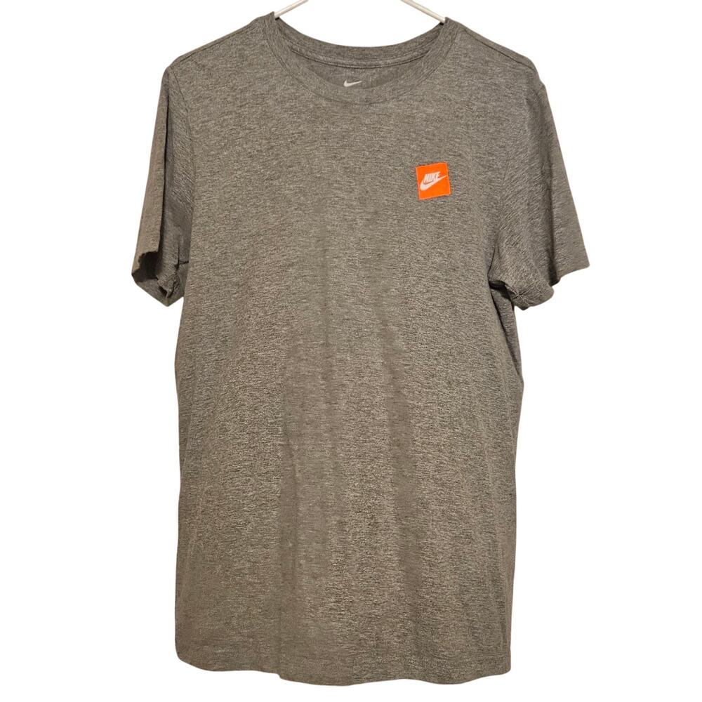 Nike small basic tee
